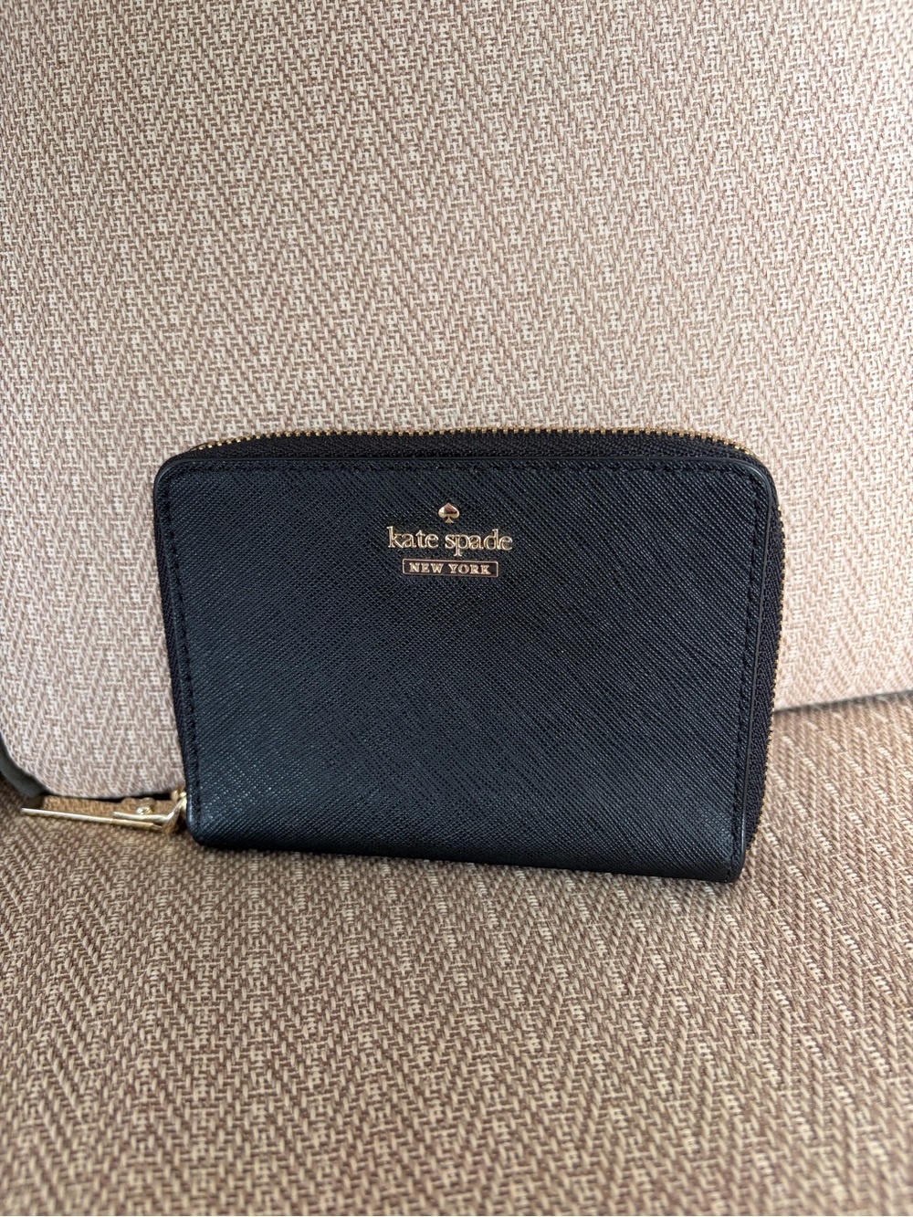 Kate Spade New York Lainie Small Zip Around Wallet Black Leather ID Window EUC
